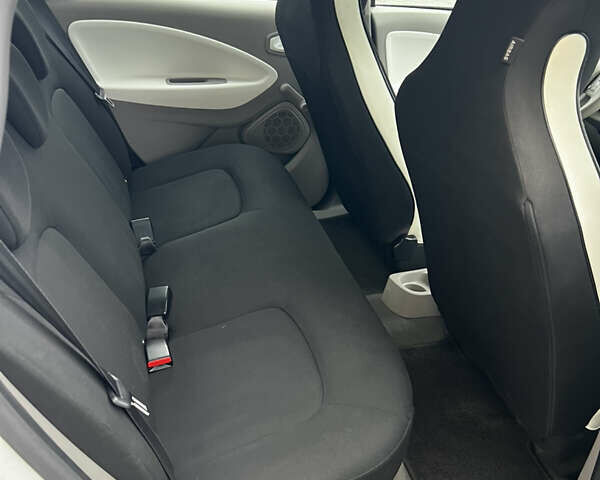 Білий Рено Зое, об'ємом двигуна 0 л та пробігом 109 тис. км за 8900 $, фото 34 на Automoto.ua