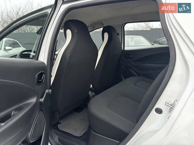 Белый Рено Зое, объемом двигателя 0 л и пробегом 68 тыс. км за 11499 $, фото 32 на Automoto.ua