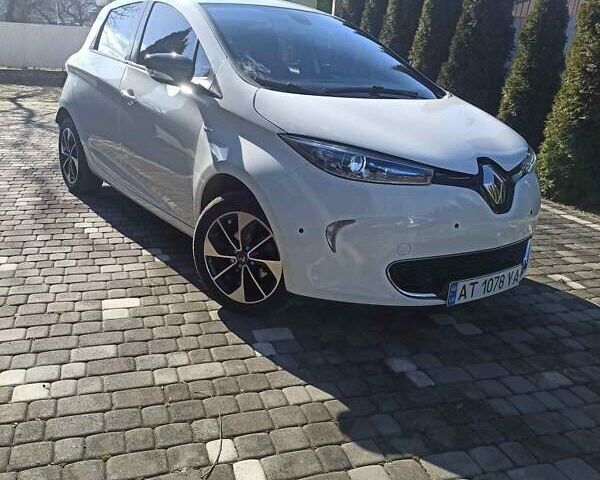 Белый Рено Зое, объемом двигателя 0 л и пробегом 48 тыс. км за 11850 $, фото 5 на Automoto.ua