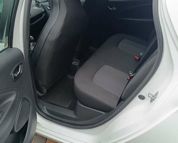 Белый Рено Зое, объемом двигателя 0 л и пробегом 139 тыс. км за 8899 $, фото 10 на Automoto.ua