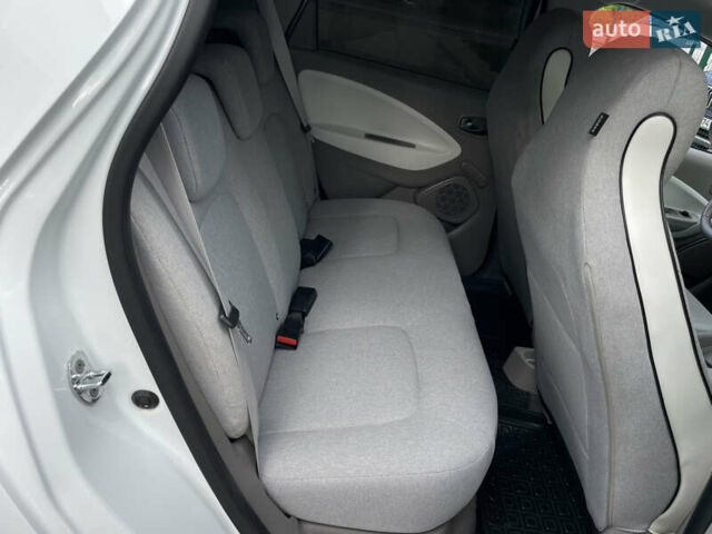 Білий Рено Зое, об'ємом двигуна 0 л та пробігом 28 тис. км за 9355 $, фото 30 на Automoto.ua