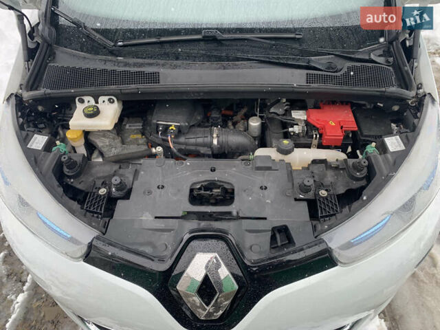 Білий Рено Зое, об'ємом двигуна 0 л та пробігом 159 тис. км за 8999 $, фото 39 на Automoto.ua