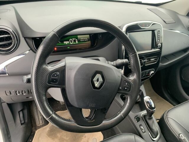 Белый Рено Зое, объемом двигателя 0 л и пробегом 159 тыс. км за 8999 $, фото 19 на Automoto.ua