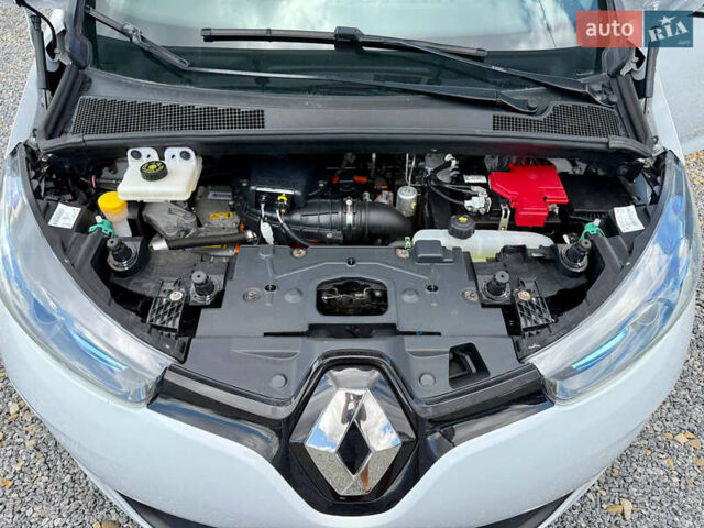 Белый Рено Зое, объемом двигателя 0 л и пробегом 38 тыс. км за 10200 $, фото 37 на Automoto.ua