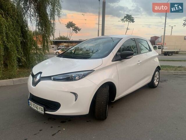 Білий Рено Зое, об'ємом двигуна 0 л та пробігом 29 тис. км за 10500 $, фото 31 на Automoto.ua