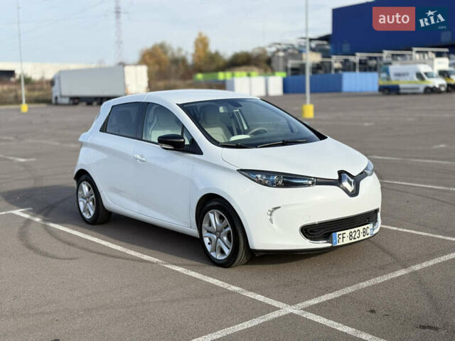 Белый Рено Зое, объемом двигателя 0 л и пробегом 112 тыс. км за 8900 $, фото 2 на Automoto.ua