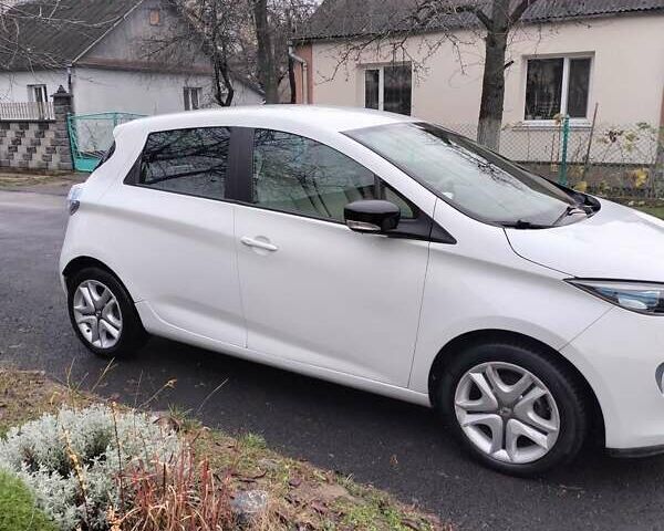 Білий Рено Зое, об'ємом двигуна 0 л та пробігом 93 тис. км за 9399 $, фото 9 на Automoto.ua