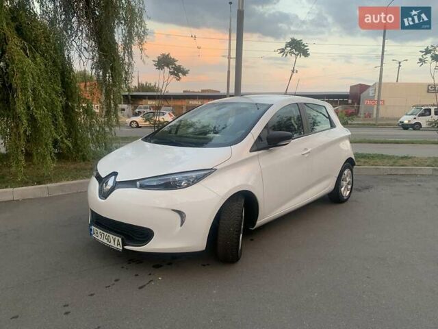 Білий Рено Зое, об'ємом двигуна 0 л та пробігом 29 тис. км за 10500 $, фото 29 на Automoto.ua