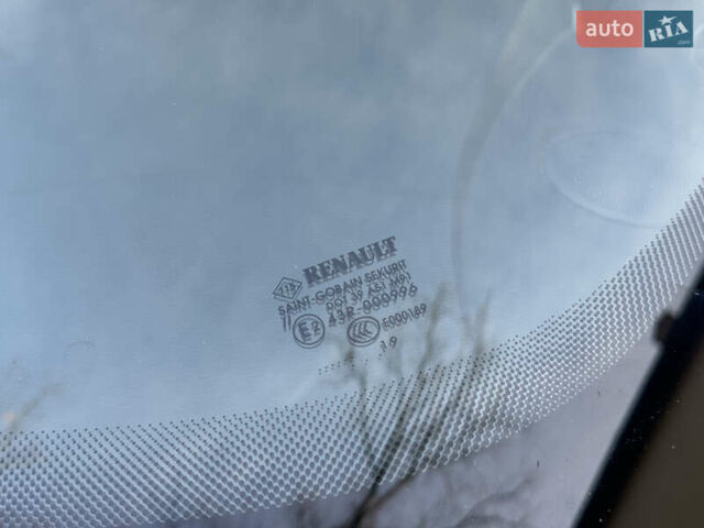 Белый Рено Зое, объемом двигателя 0 л и пробегом 55 тыс. км за 9500 $, фото 21 на Automoto.ua