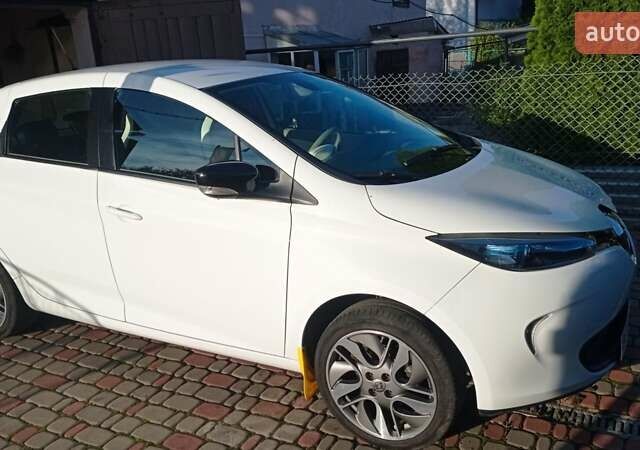 Белый Рено Зое, объемом двигателя 0 л и пробегом 76 тыс. км за 8700 $, фото 6 на Automoto.ua