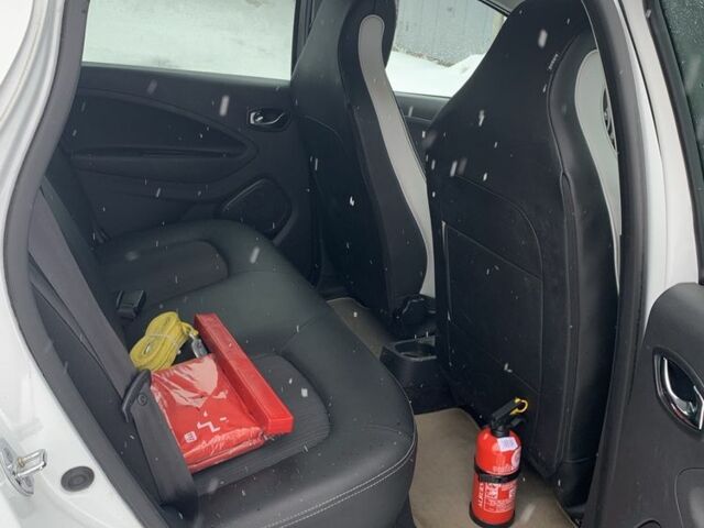 Белый Рено Зое, объемом двигателя 0 л и пробегом 159 тыс. км за 8999 $, фото 11 на Automoto.ua