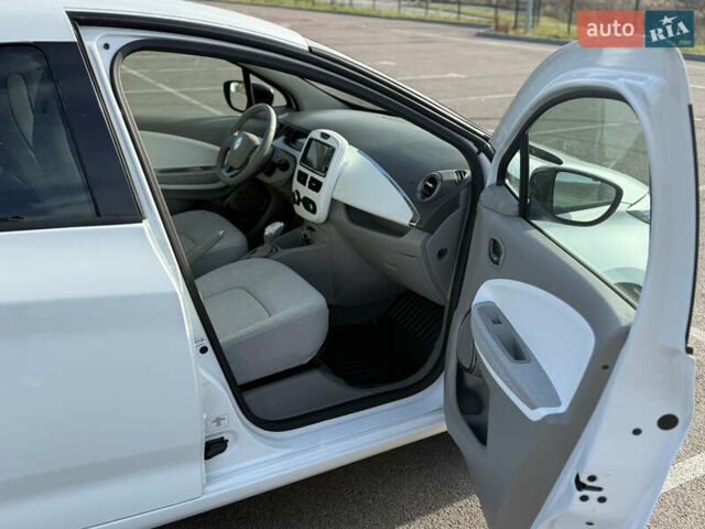 Белый Рено Зое, объемом двигателя 0 л и пробегом 112 тыс. км за 8900 $, фото 20 на Automoto.ua