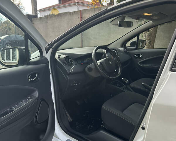 Білий Рено Зое, об'ємом двигуна 0 л та пробігом 102 тис. км за 9500 $, фото 8 на Automoto.ua