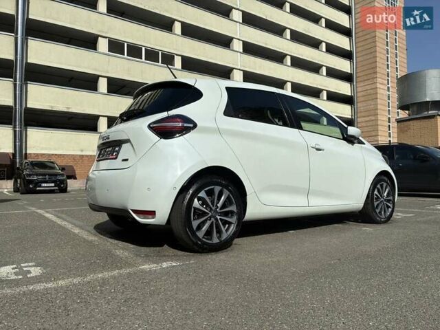 Белый Рено Зое, объемом двигателя 0 л и пробегом 94 тыс. км за 13300 $, фото 17 на Automoto.ua