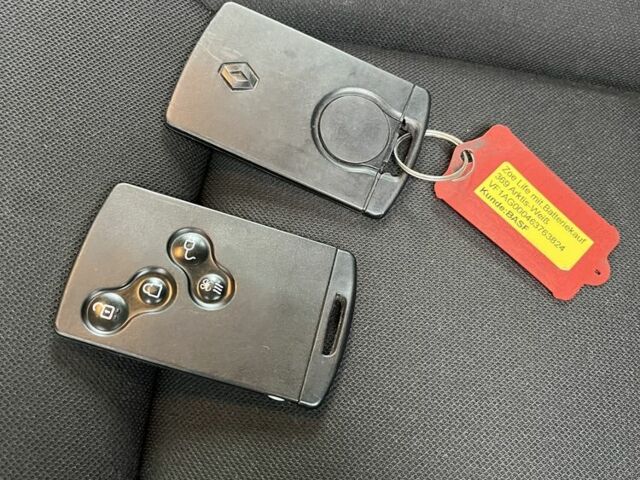 Белый Рено Зое, объемом двигателя 0 л и пробегом 64 тыс. км за 10500 $, фото 5 на Automoto.ua