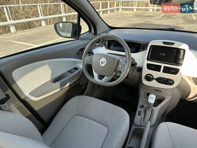 Белый Рено Зое, объемом двигателя 0 л и пробегом 27 тыс. км за 11500 $, фото 9 на Automoto.ua