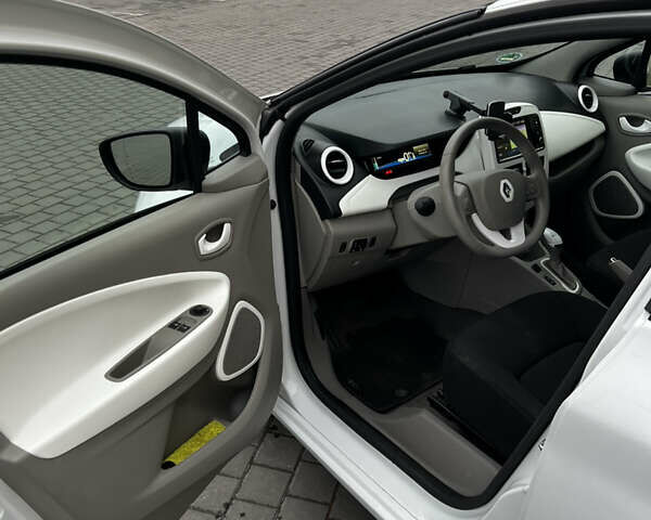 Білий Рено Зое, об'ємом двигуна 0 л та пробігом 109 тис. км за 8900 $, фото 25 на Automoto.ua