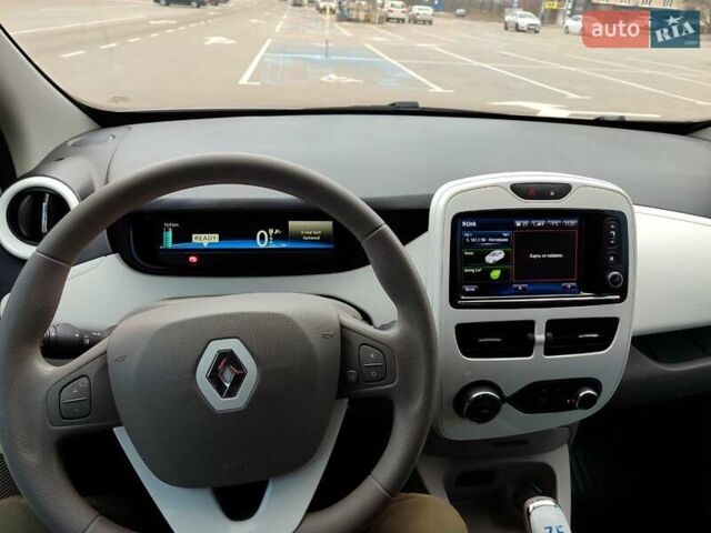 Білий Рено Зое, об'ємом двигуна 0 л та пробігом 55 тис. км за 11000 $, фото 16 на Automoto.ua