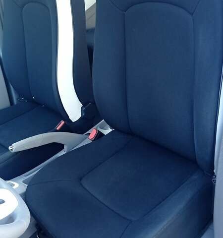 Білий Рено Зое, об'ємом двигуна 0 л та пробігом 80 тис. км за 8300 $, фото 14 на Automoto.ua