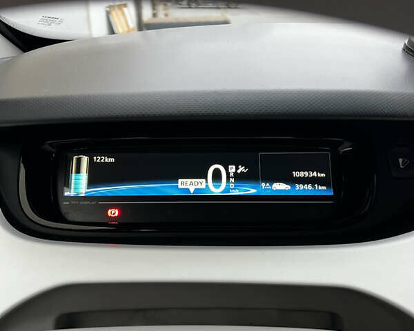 Білий Рено Зое, об'ємом двигуна 0 л та пробігом 109 тис. км за 8900 $, фото 40 на Automoto.ua