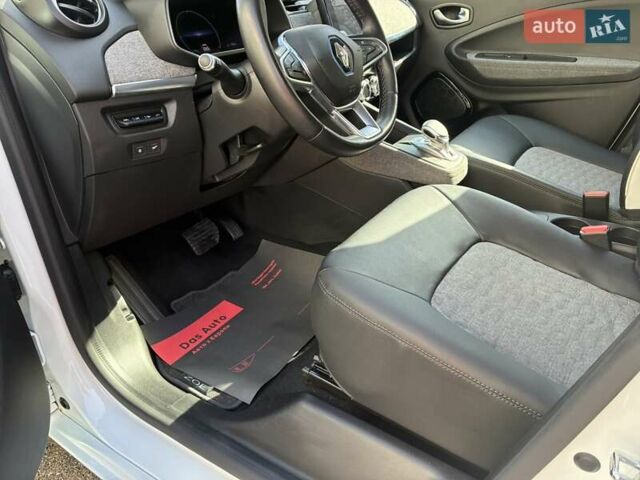 Белый Рено Зое, объемом двигателя 0 л и пробегом 94 тыс. км за 13300 $, фото 82 на Automoto.ua