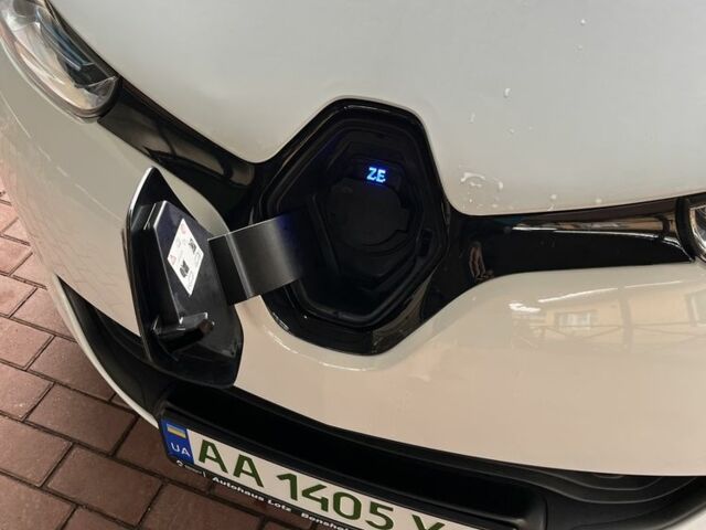 Белый Рено Зое, объемом двигателя 0 л и пробегом 64 тыс. км за 10500 $, фото 6 на Automoto.ua