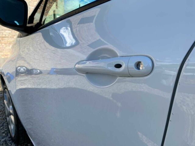 Белый Рено Зое, объемом двигателя 0 л и пробегом 62 тыс. км за 9399 $, фото 23 на Automoto.ua