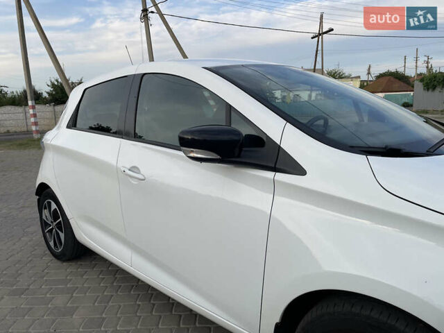 Белый Рено Зое, объемом двигателя 0 л и пробегом 84 тыс. км за 10500 $, фото 34 на Automoto.ua