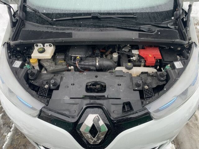 Белый Рено Зое, объемом двигателя 0 л и пробегом 159 тыс. км за 8999 $, фото 21 на Automoto.ua
