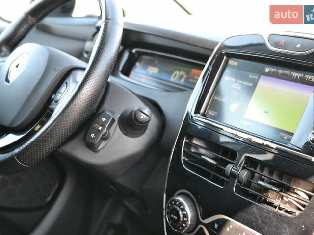 Білий Рено Зое, об'ємом двигуна 0 л та пробігом 80 тис. км за 9500 $, фото 25 на Automoto.ua