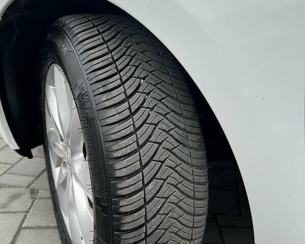 Білий Рено Зое, об'ємом двигуна 0 л та пробігом 109 тис. км за 8900 $, фото 7 на Automoto.ua