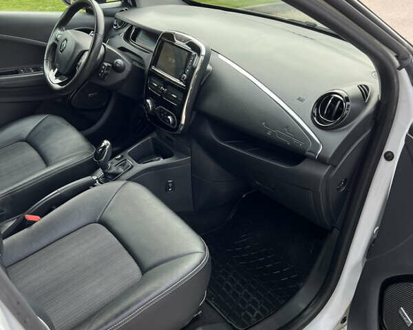 Рено Зое 2019 в Луцке на Automoto.ua Белый Рено Зое, объемом двигателя 0 л и пробегом 70 тыс. км за 11400 $, фото 26 на Automoto.ua