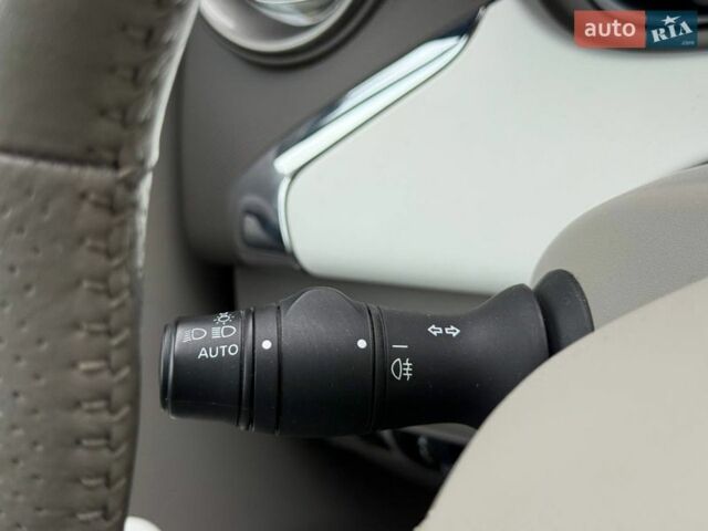 Белый Рено Зое, объемом двигателя 0 л и пробегом 60 тыс. км за 10300 $, фото 25 на Automoto.ua