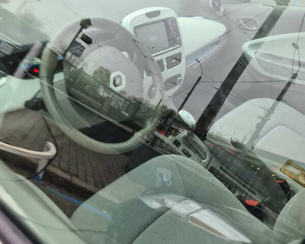 Белый Рено Зое, объемом двигателя 0 л и пробегом 113 тыс. км за 10000 $, фото 10 на Automoto.ua