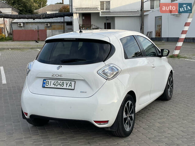 Белый Рено Зое, объемом двигателя 0 л и пробегом 84 тыс. км за 10500 $, фото 12 на Automoto.ua