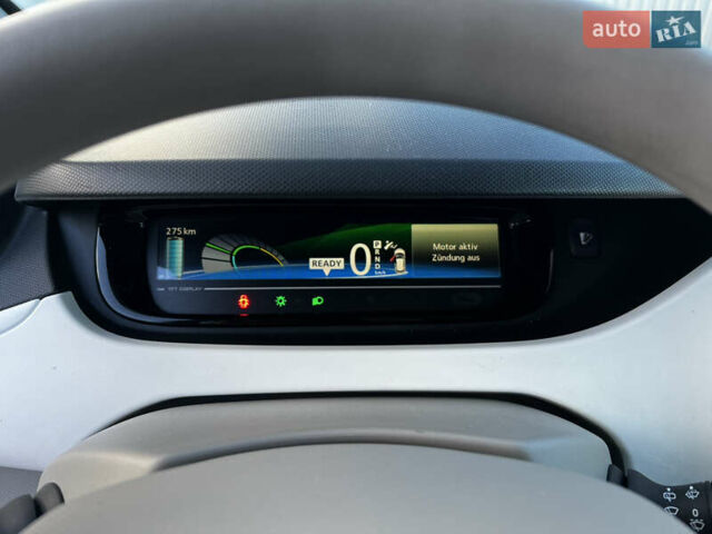 Белый Рено Зое, объемом двигателя 0 л и пробегом 84 тыс. км за 9700 $, фото 11 на Automoto.ua