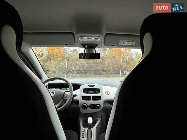 Белый Рено Зое, объемом двигателя 0 л и пробегом 11 тыс. км за 10499 $, фото 19 на Automoto.ua