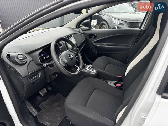 Белый Рено Зое, объемом двигателя 0 л и пробегом 68 тыс. км за 11499 $, фото 36 на Automoto.ua