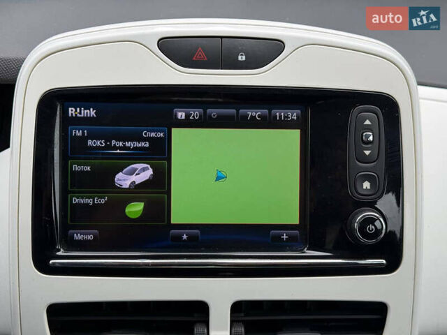 Белый Рено Зое, объемом двигателя 0 л и пробегом 38 тыс. км за 10200 $, фото 23 на Automoto.ua