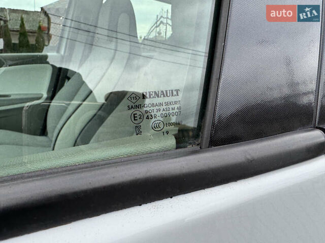 Білий Рено Зое, об'ємом двигуна 0 л та пробігом 22 тис. км за 9995 $, фото 23 на Automoto.ua