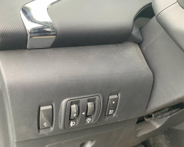 Білий Рено Зое, об'ємом двигуна 0 л та пробігом 159 тис. км за 8999 $, фото 29 на Automoto.ua