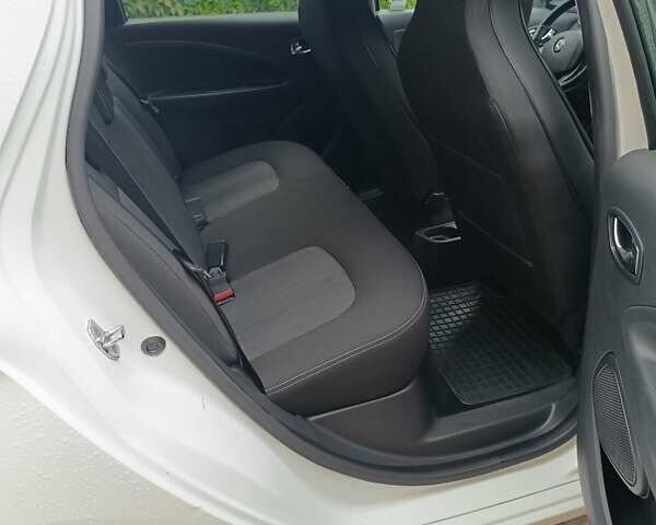 Белый Рено Зое, объемом двигателя 0 л и пробегом 139 тыс. км за 8899 $, фото 4 на Automoto.ua