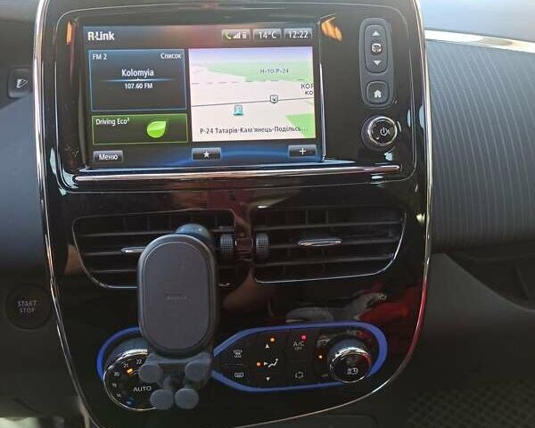 Белый Рено Зое, объемом двигателя 0 л и пробегом 48 тыс. км за 11850 $, фото 18 на Automoto.ua