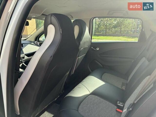 Белый Рено Зое, объемом двигателя 0 л и пробегом 94 тыс. км за 13300 $, фото 61 на Automoto.ua