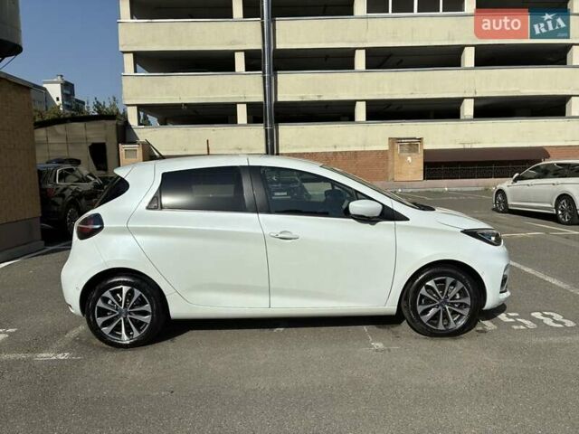Белый Рено Зое, объемом двигателя 0 л и пробегом 94 тыс. км за 13300 $, фото 13 на Automoto.ua