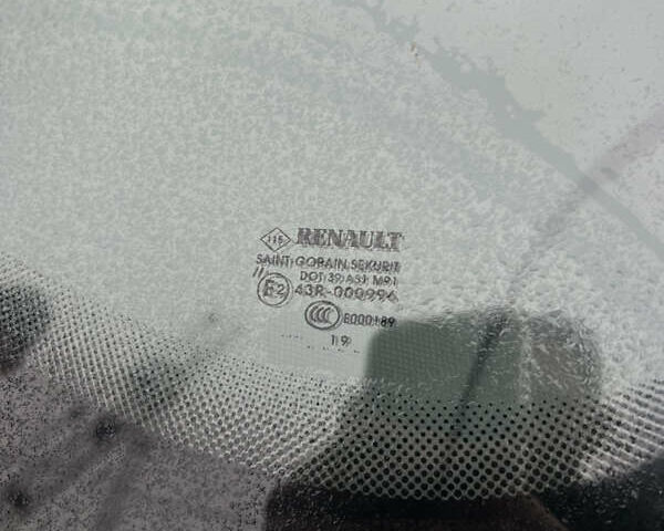 Белый Рено Зое, объемом двигателя 0 л и пробегом 140 тыс. км за 8550 $, фото 23 на Automoto.ua