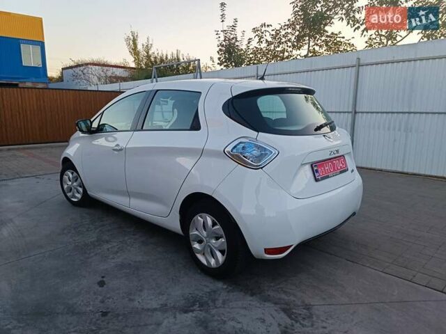 Белый Рено Зое, объемом двигателя 0 л и пробегом 65 тыс. км за 10250 $, фото 22 на Automoto.ua