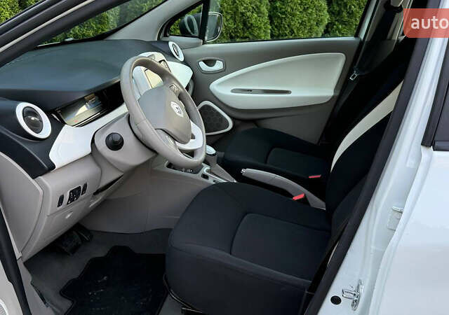 Белый Рено Зое, объемом двигателя 0 л и пробегом 38 тыс. км за 10200 $, фото 34 на Automoto.ua