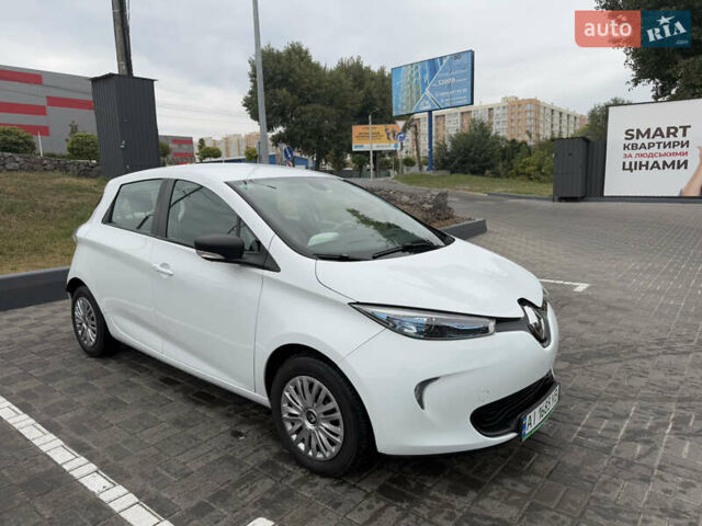 Белый Рено Зое, объемом двигателя 0 л и пробегом 40 тыс. км за 9999 $, фото 8 на Automoto.ua