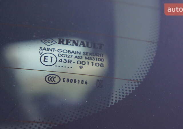 Белый Рено Зое, объемом двигателя 0 л и пробегом 159 тыс. км за 8950 $, фото 17 на Automoto.ua